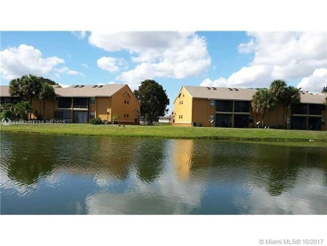 Building Photo - 2511 NW 56th Ave Unit 4-25