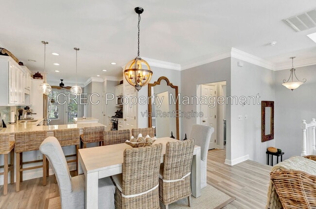 Photo - 147 Palm Cove Way