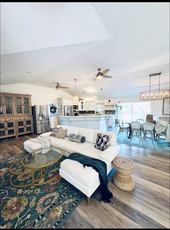 Photo - 360 Betsy Rd