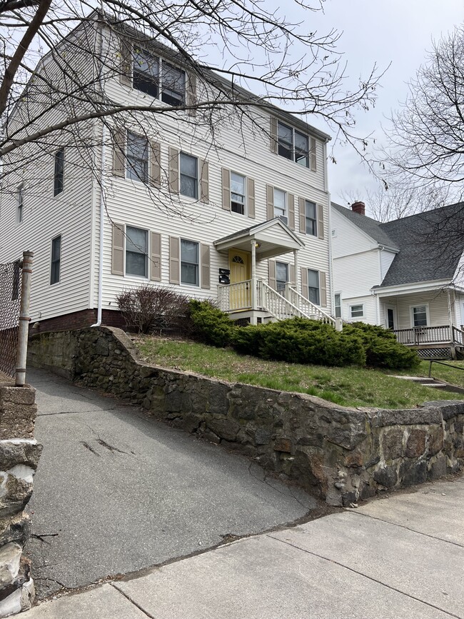 Building Photo - 31 Pleasant St Unit 3