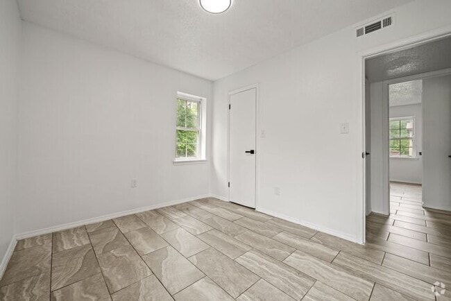 Building Photo - Winchester Estates Apartments Waldron. Spa...