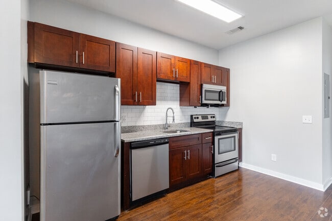 1BR, 1BA - Madison - 637-680SF - Kitchen