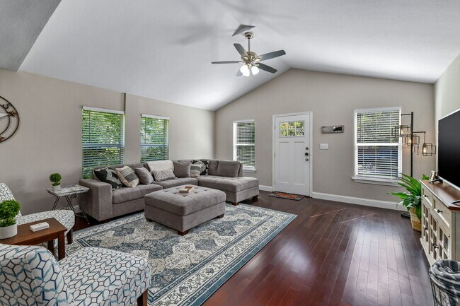 Photo - 1105 Florence St