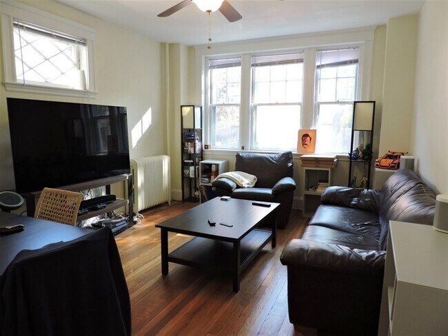Building Photo - 13 Ellery St Unit 4
