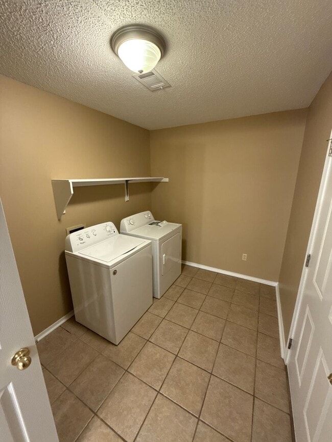 Photo - 1501 E 13th St