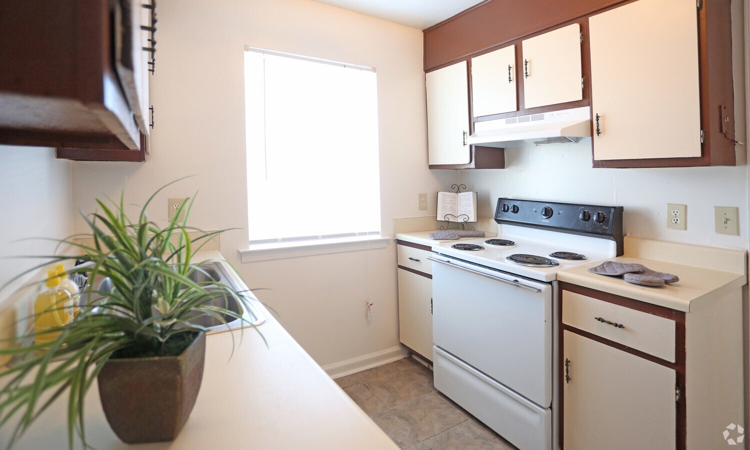 Amesbury Apartments For Rent In Montgomery Al Forrent Com