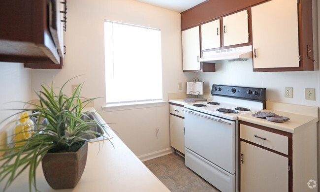 Amesbury Apartments - Amesbury Apartments