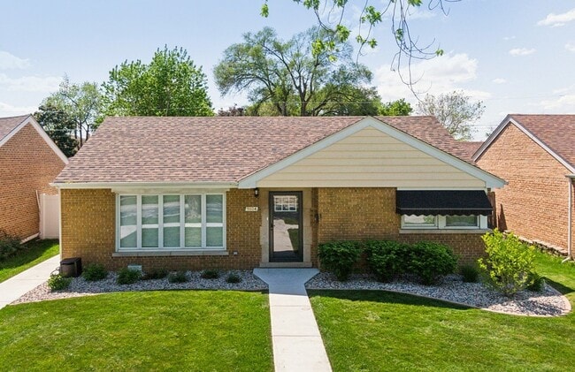 Building Photo - 9604 S Knox Ave