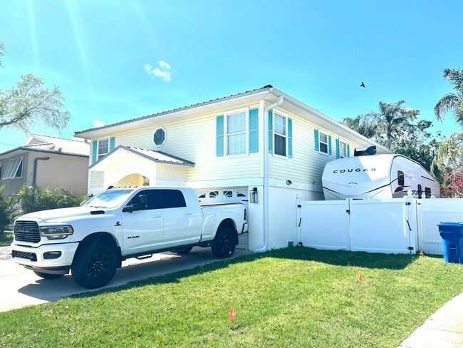 Photo - 3526 Overlook Dr NE