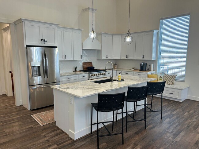 Building Photo - 165 Morrow Ave