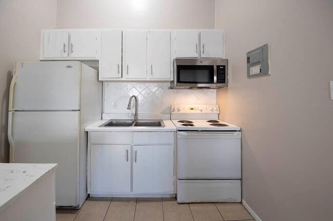 Photo - 1300 Parker Ln Unit 202