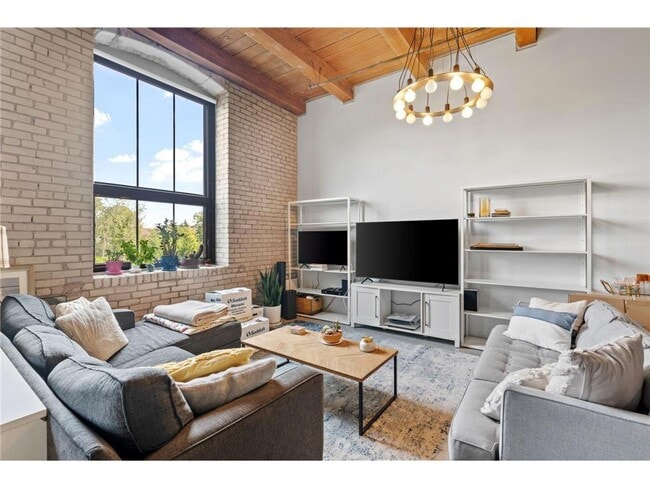 Building Photo - 127 5th St NE Unit 105