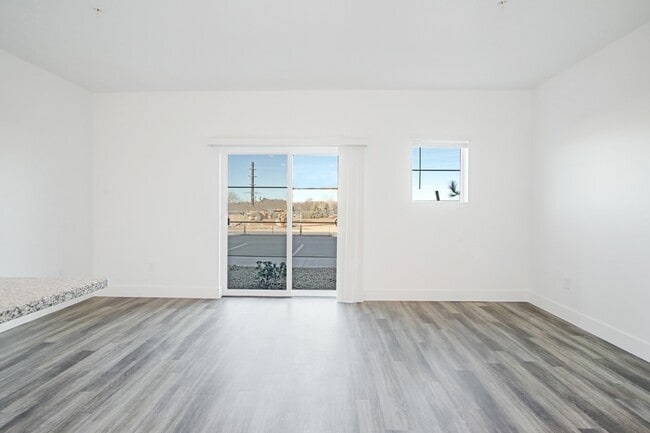 Photo - 2051 Apartments