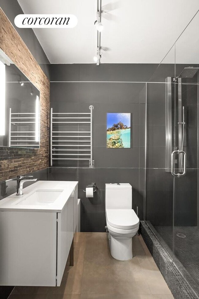 Photo - 255 E 49th St