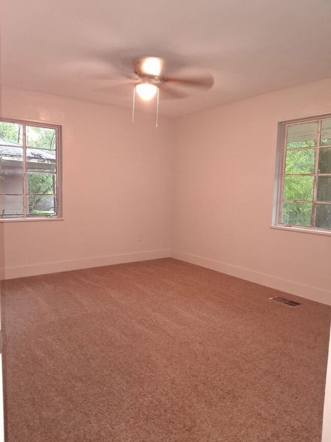 3122 Oak Forest Dr