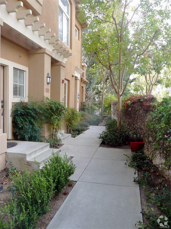 Building Photo - 2630 Dunstan Dr Rental