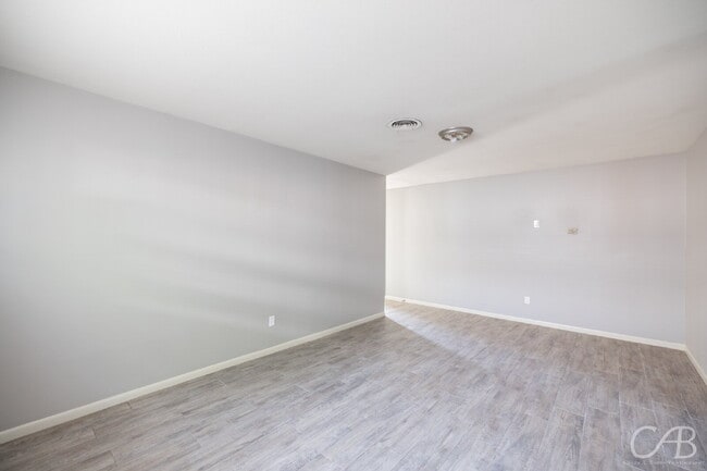 Photo - For
Lease
