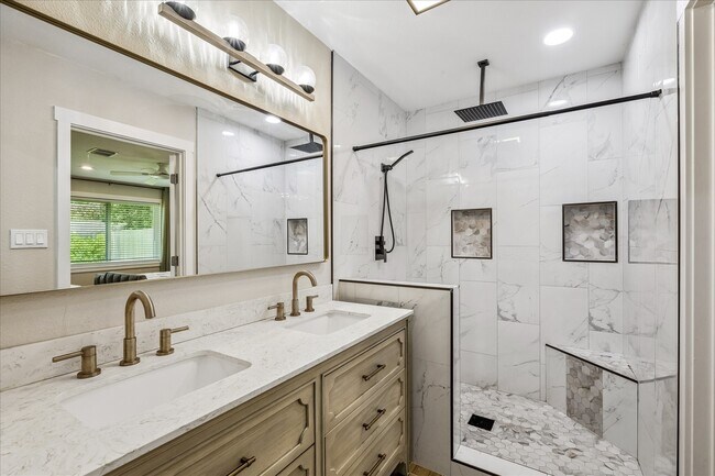 Photo - 405 N Fulton St