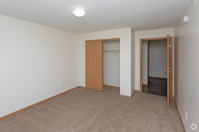 2BR, 1BA - 968SF - Ashwood Birchwood Apartments