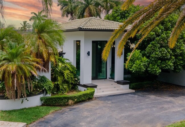 Building Photo - 7300 SW 77th Ave