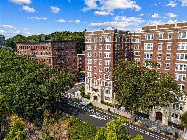 Building Photo - 1450-1454-1454 Beacon St Unit 744