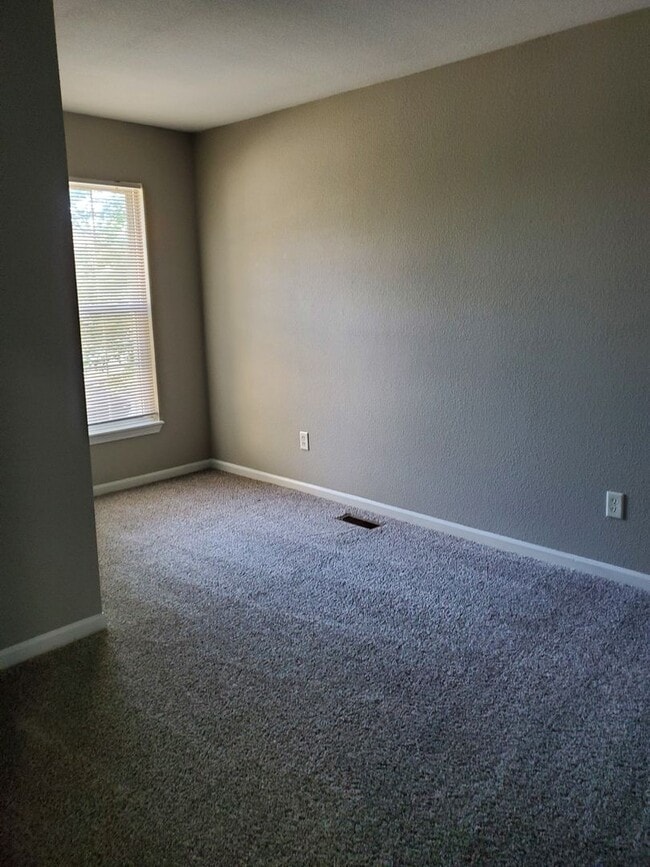 Photo - Oak Grove 3 bedroom 2 1/2 Bath Townhouse