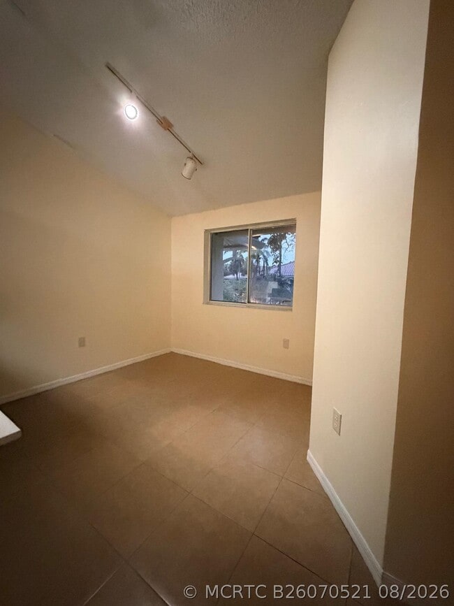 Photo - 21202 Glenmoor Dr Unit 21202