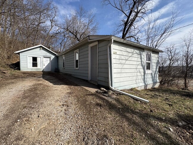 Building Photo - 2 bedroom 1 bath house in Bettendorf