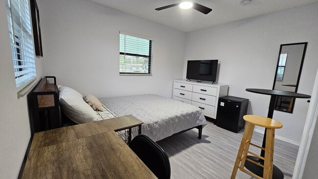 Building Photo - 10950 Fernando St