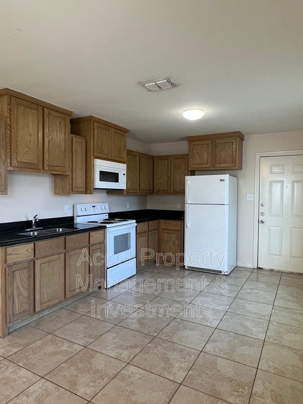 Photo - 415 Pirul St Unidad #1