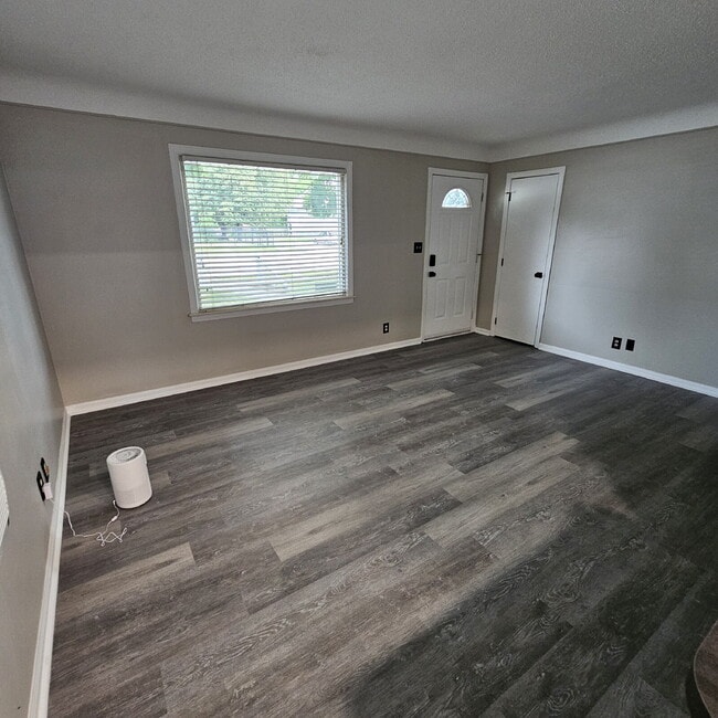 Photo - Charming 2-Bedroom Ranch in Royal Oak – Co...