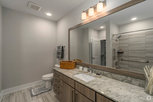 2BR, 2BA - 1,223SF - B3A - Master Bathroom