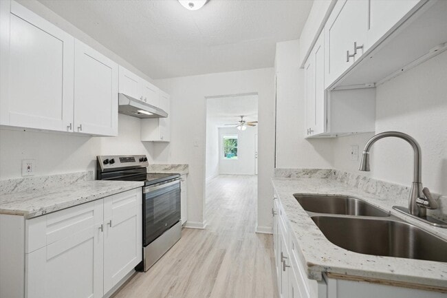 Photo - 5111 Clover St