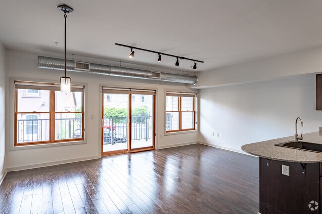 1BR, 1BA - 1000SF - Dining and Living Area