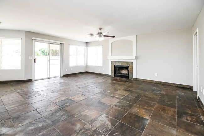 Photo - 927 E Glenmere Dr