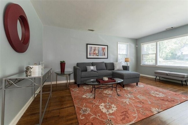 Photo - 547 Westmeath Dr SW
