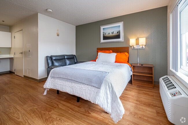 Studio, 1BA Unit - Primary Bedroom - Siegel Select Baton Rouge