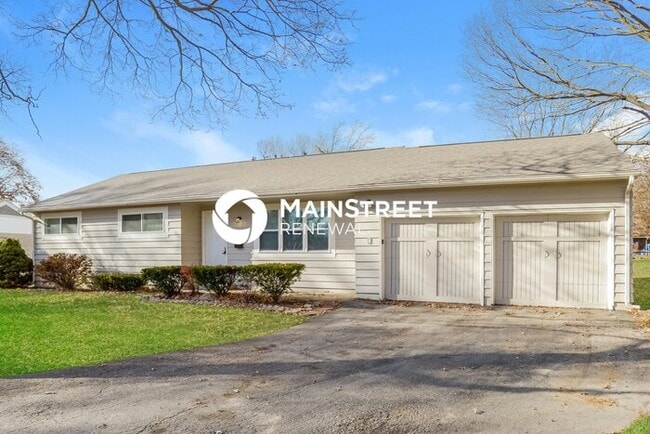 Photo - 3 Bedroom Pet-Friendly Home in Shawnee, KS...