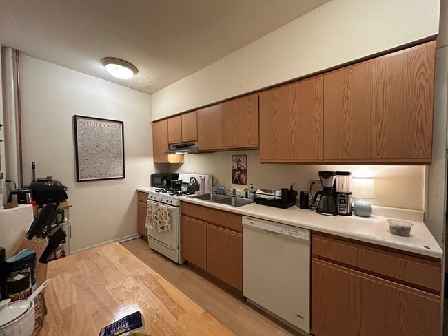 Building Photo - 2554 W Eastwood Ave Rental