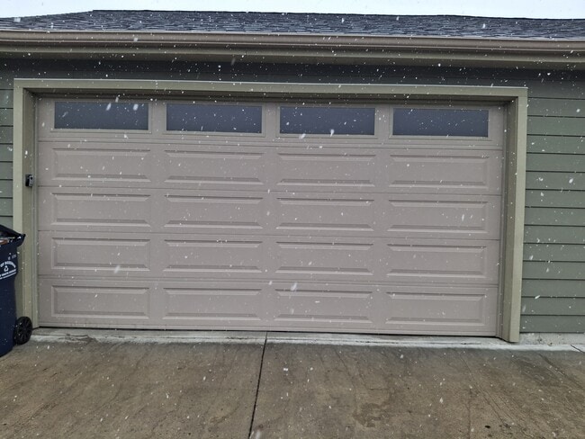 Photo - 3689 Pipestone St