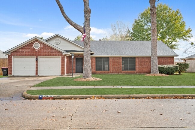 Photo - 7010 Pembrough Ln