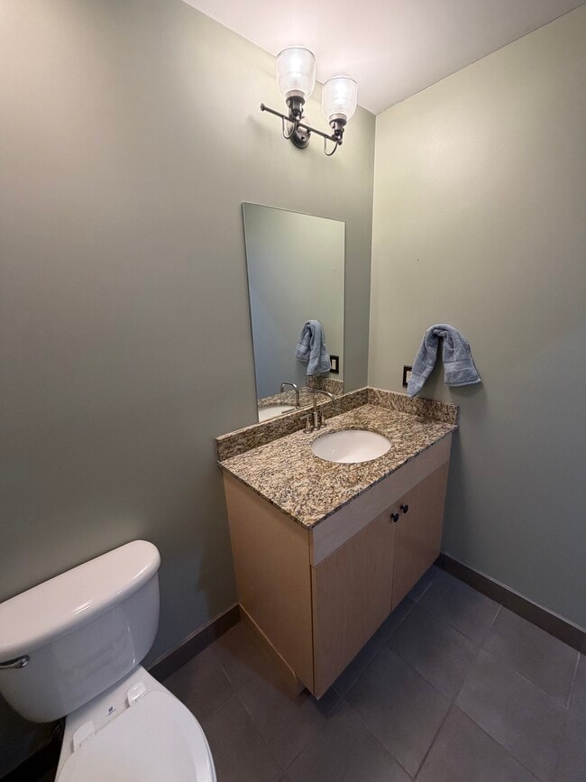 Half Bathroom - 1101 18th Ave S Unit 206