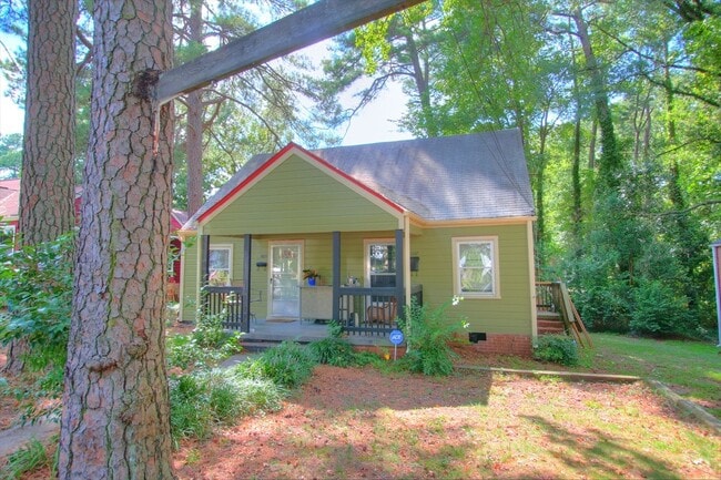 Building Photo - Splendid 2 Bed, 1 Bath Duplex by Northgate Park!