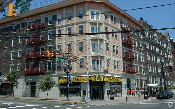 Building Photo - 6001 Kennedy Blvd E Rental