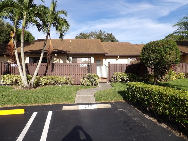 Photo - 606 Sea Pine Way