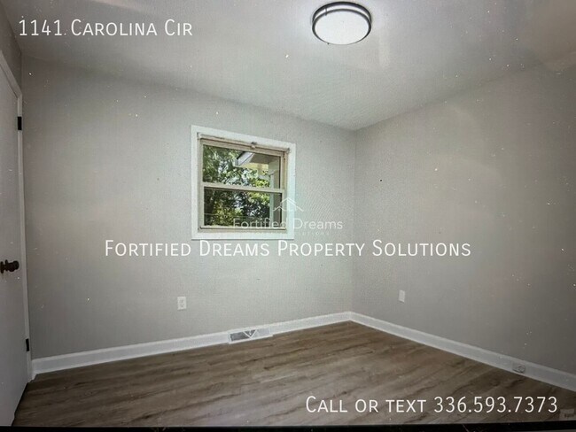 1141 Carolina Cir