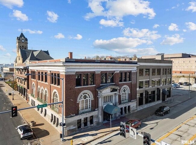 Photo - SCHNEIDER SQUARE Unit 320
