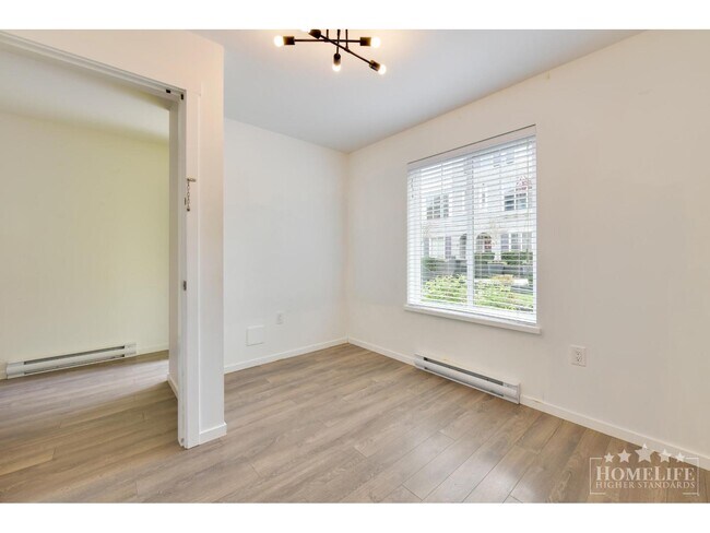 Photo - 8168-136A 136A St