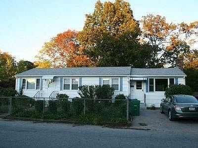 Building Photo - 374 Elm St