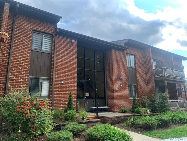 Building Photo - 12 Charles Ln Unit 2B